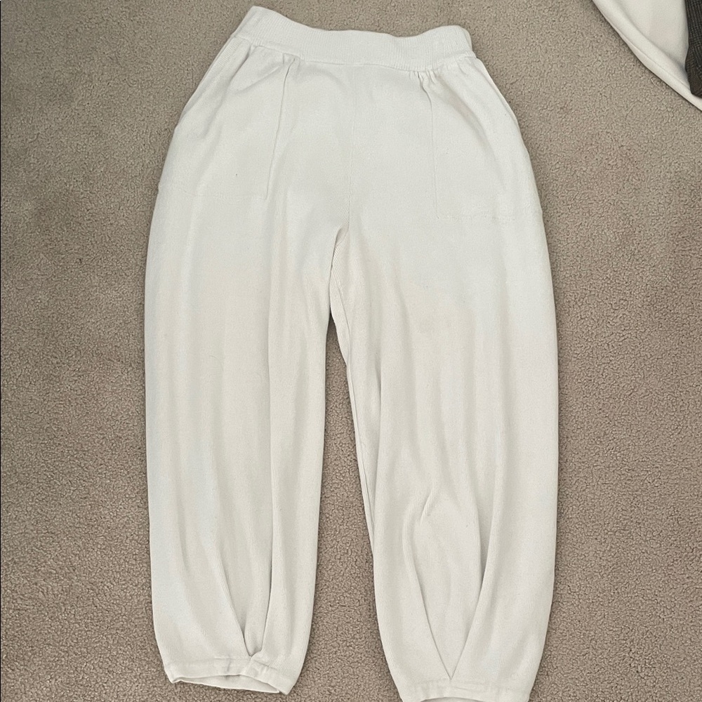 Amazon Essentials Women's White Sweatpants